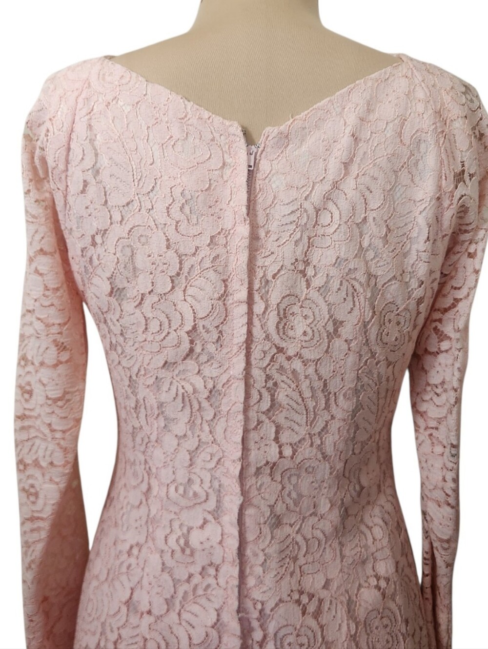 VINTAGE 1960s Peach Pink Sheath Lace Cocktail Dress - Size M - Picture 10 of 15
